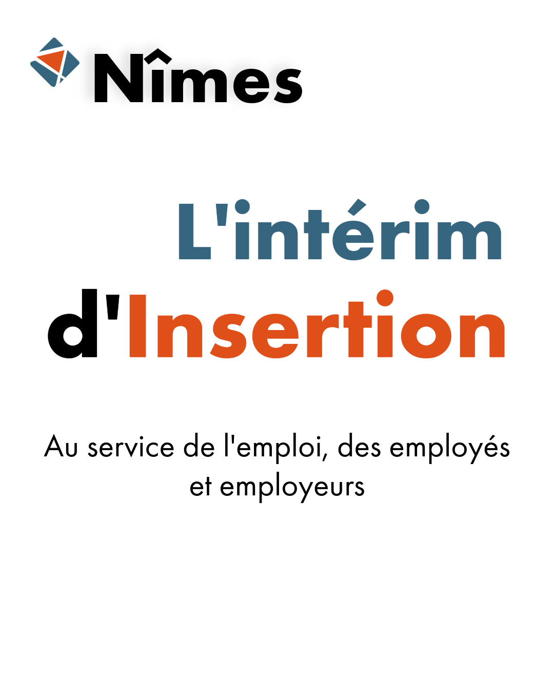 vendeuse comptoir dans un magasin de matériel professionnel avec étagères et produits techniques organisés.